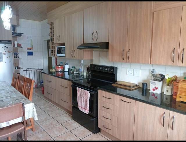 4 BEDROOM HOUSE FOR SALE IN SYMHURST